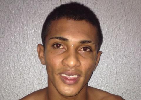 Dupla é presa enquanto vendia drogas em beco da zona Leste